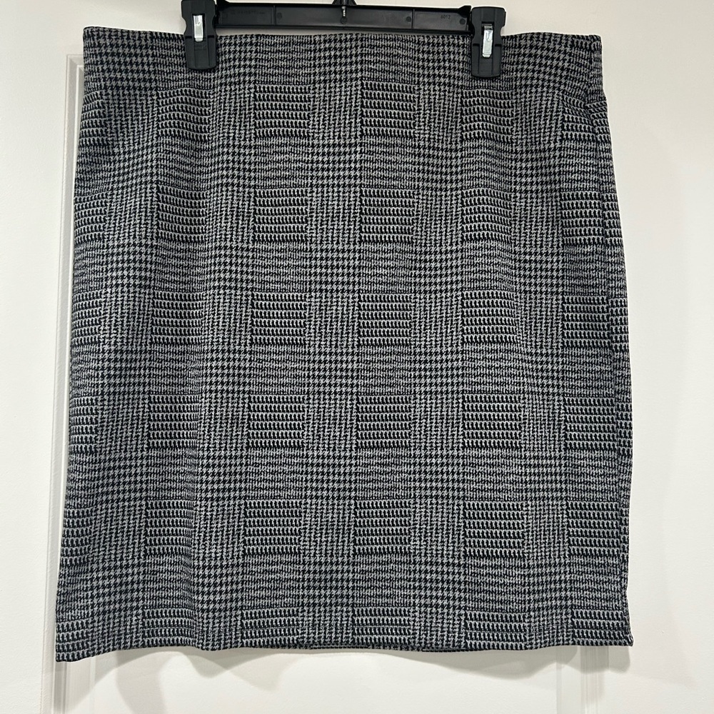 NWT LOFT Houndstooth Skirt